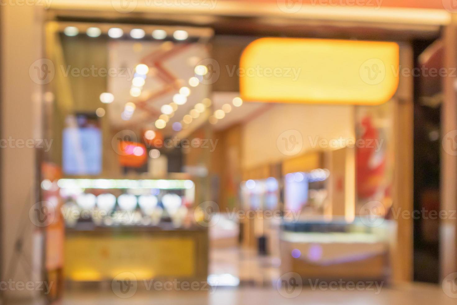 Borrão abstrato de vitrine de loja de diamantes de joias de ouro com fundo claro de bokeh foto