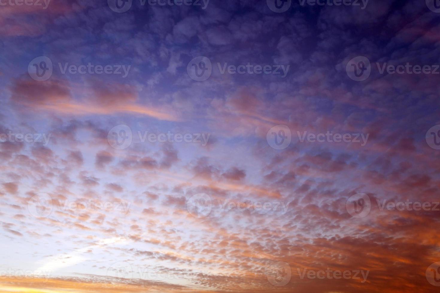 durante o céu do amanhecer foto