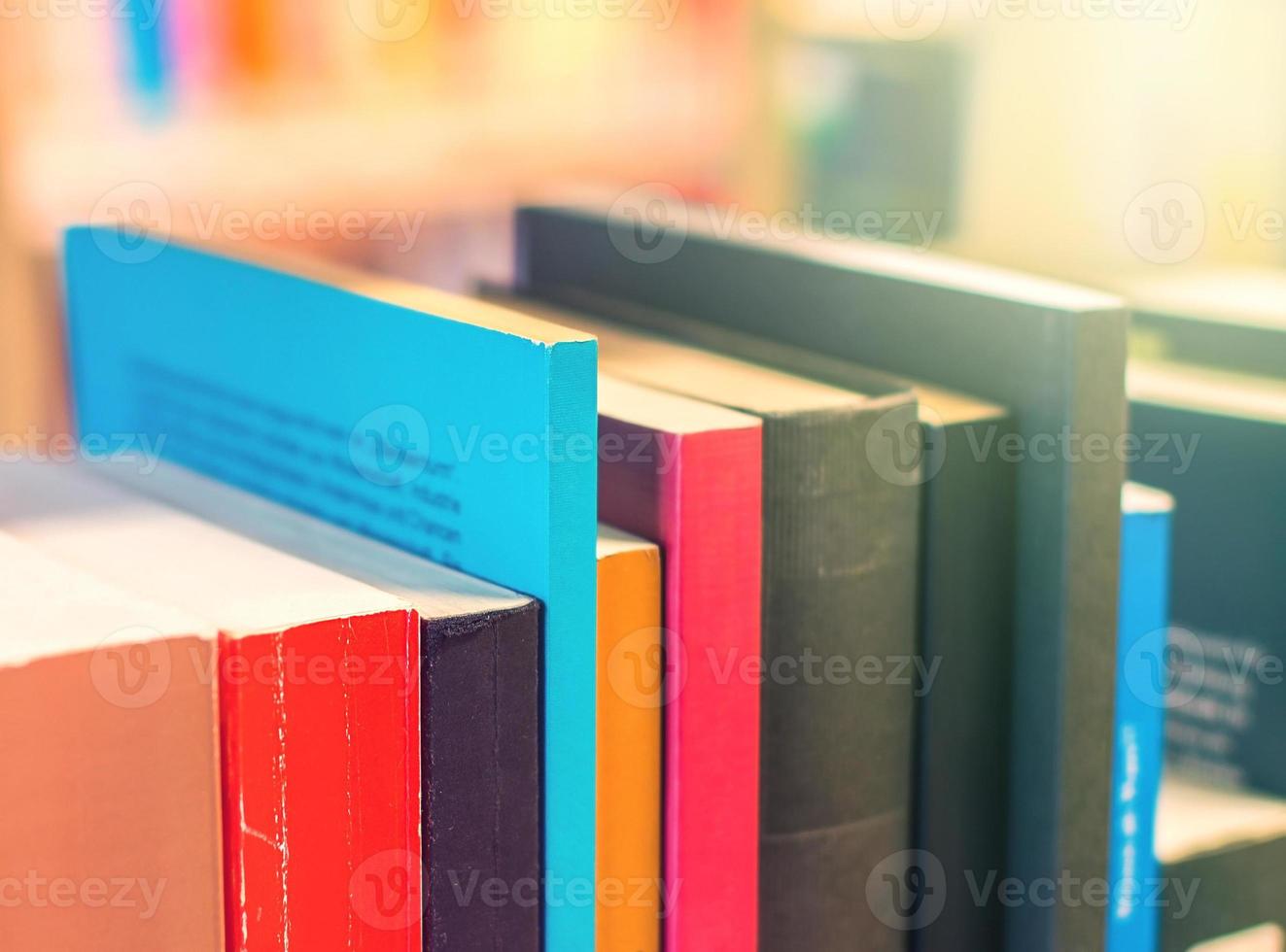 livros em uma estante foto