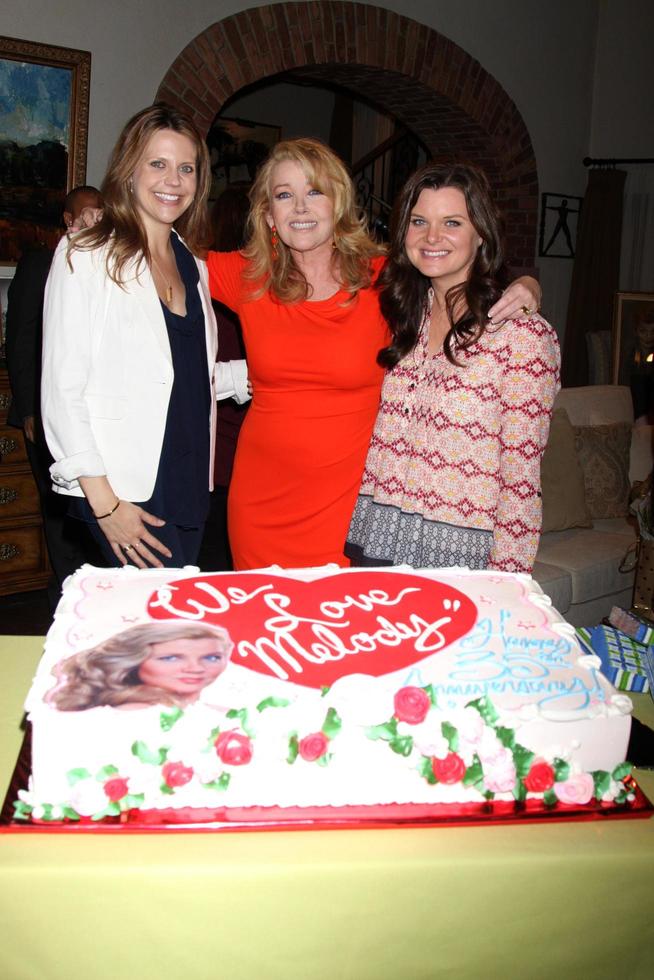 los angeles, 4 de março - ashley millan, melody thomas scott, heather tom no melody thomas scott comemora 35 anos no young and the restless em 4 de março de 2014 em los angeles, ca foto