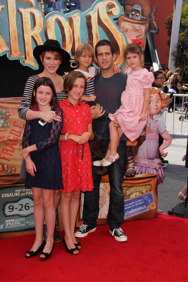 los angeles, 21 de setembro - molly ringwald na estréia de boxtrolls los angeles na universal city walk em 21 de setembro de 2014 em los angeles, ca foto