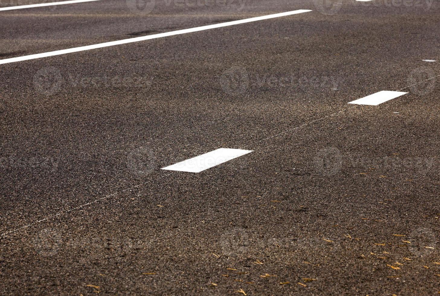 marcações rodoviárias. asfalto foto