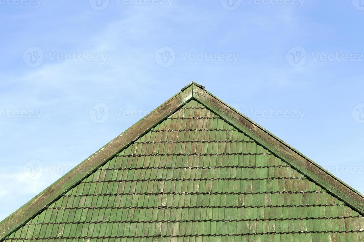 telhado de madeira tradicional foto