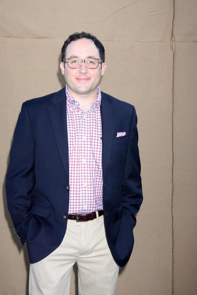 los angeles, 29 de julho - pj byrne chega à festa de verão 2013 cbs tca no local privado em 29 de julho de 2013 em beverly hills, ca foto