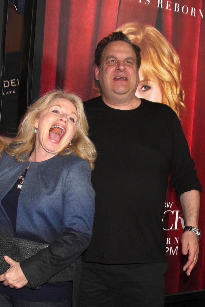 los angeles, 5 de novembro - marla garlin, jeff garlin no retorno, estreia da temporada no teatro el capitan em 5 de novembro de 2014 em los angeles, ca foto