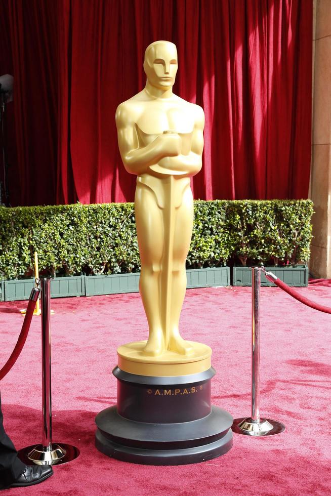 los angeles, 2 de março - estátua do oscar nos 86th academy awards no dolby theatre, hollywood e highland em 2 de março de 2014 em los angeles, ca foto