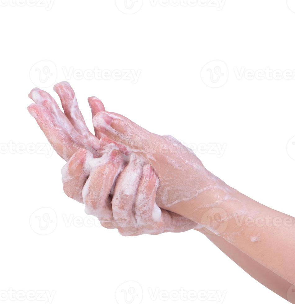 lavar as mãos isoladas no fundo branco. jovem asiática usando sabão líquido para lavar as mãos, conceito de proteção de coronavírus pandêmico, close-up. foto