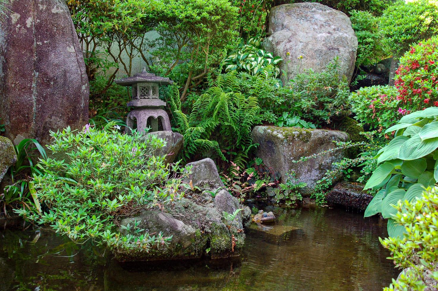 lago de jardim japonês foto