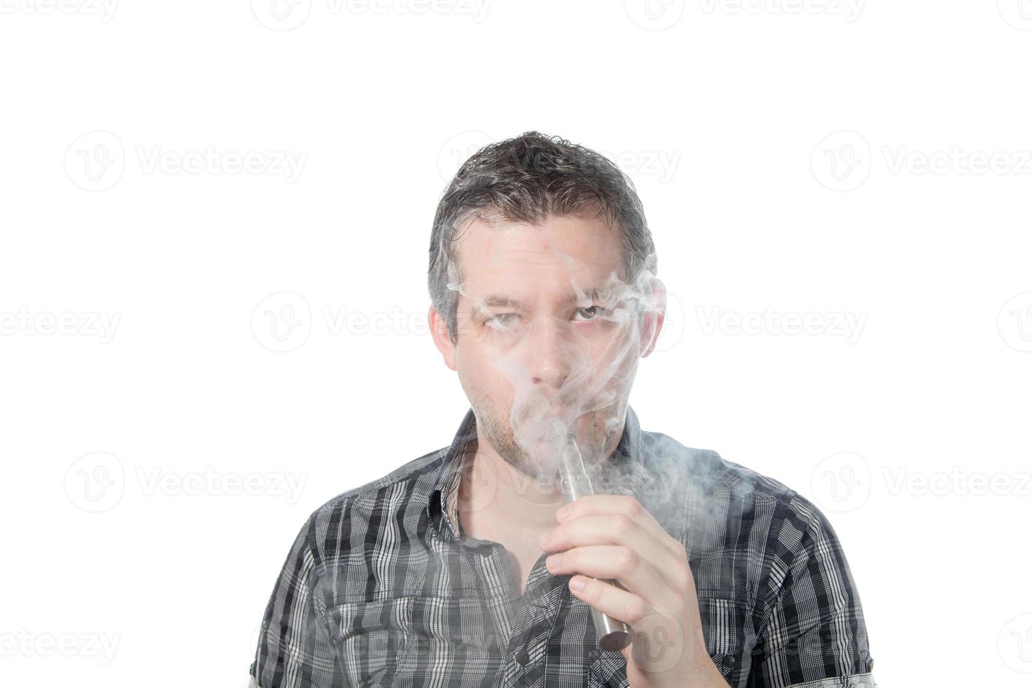 ecigarette de fumar homem foto