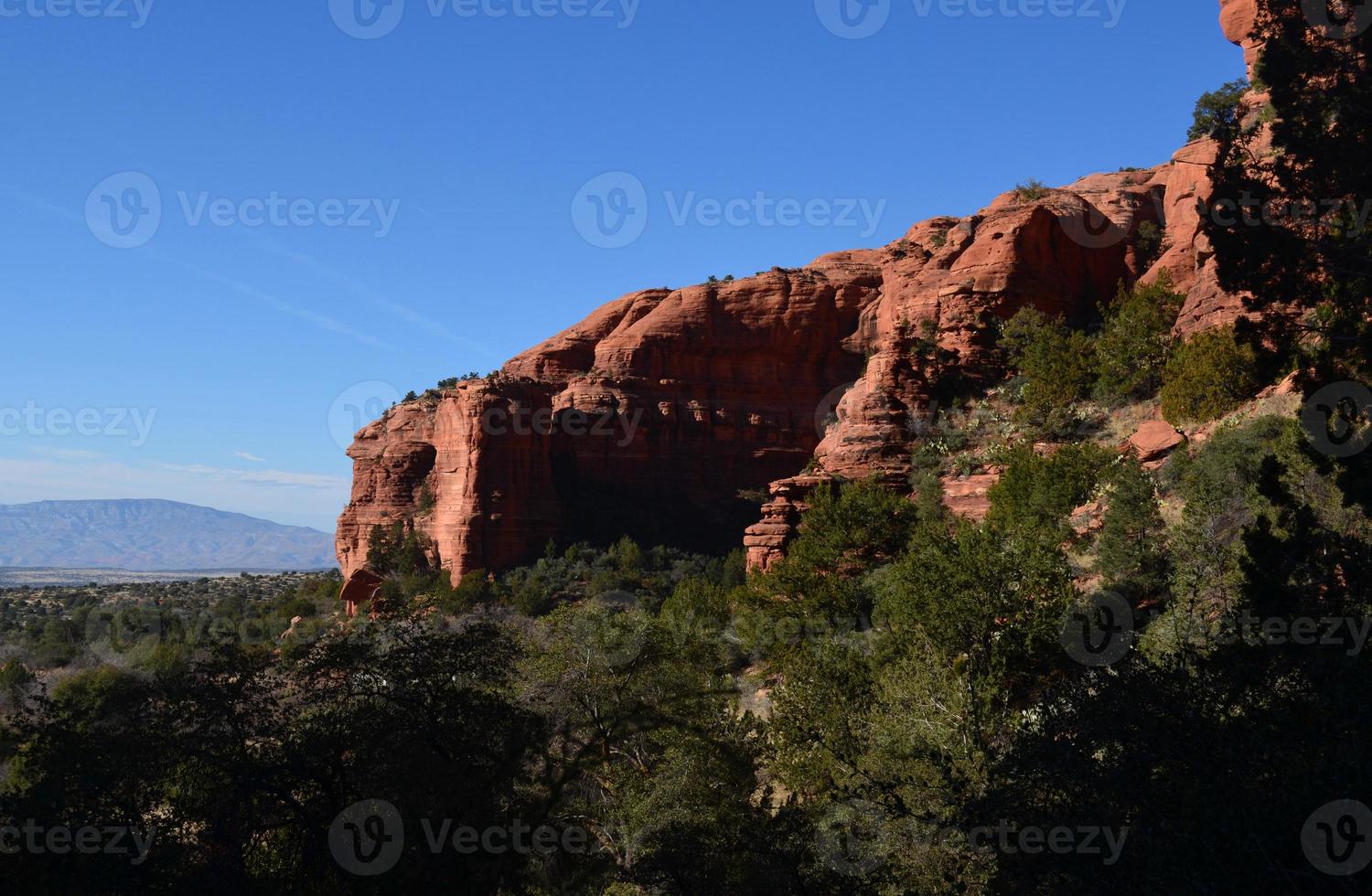 paisagem do sudoeste com formações rochosas vermelhas no arizona foto