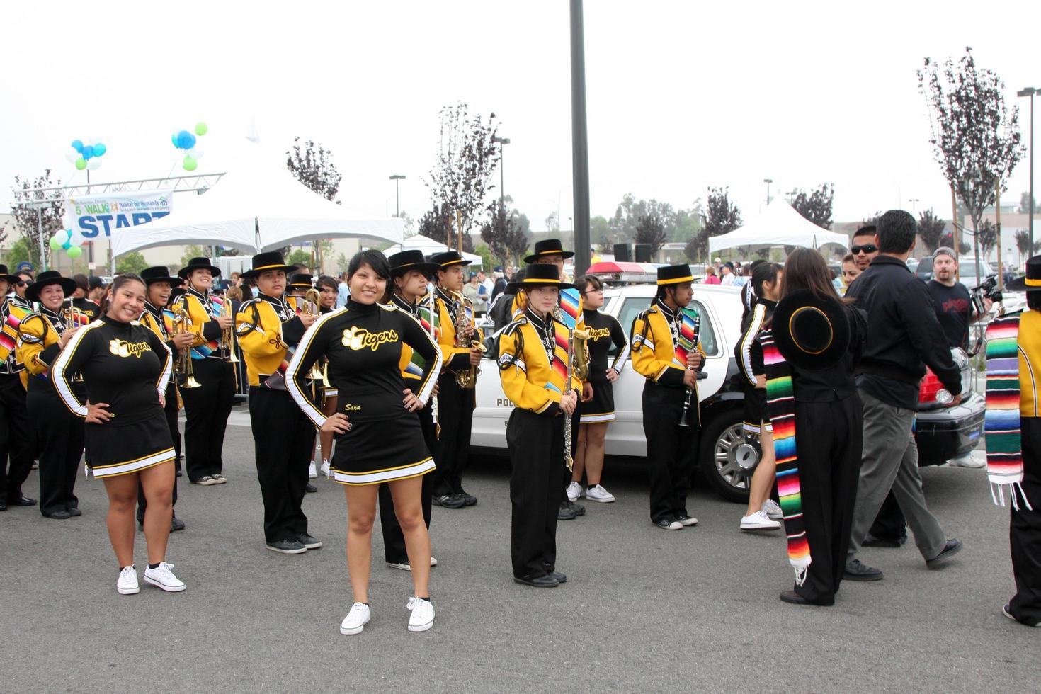 los angeles 16 de outubro atmosfera no habitat para a humanidade vales de san fernando santa clarita caminhada do sonho americano na praça pacoima em 16 de outubro de 2010 em pacoima, ca foto