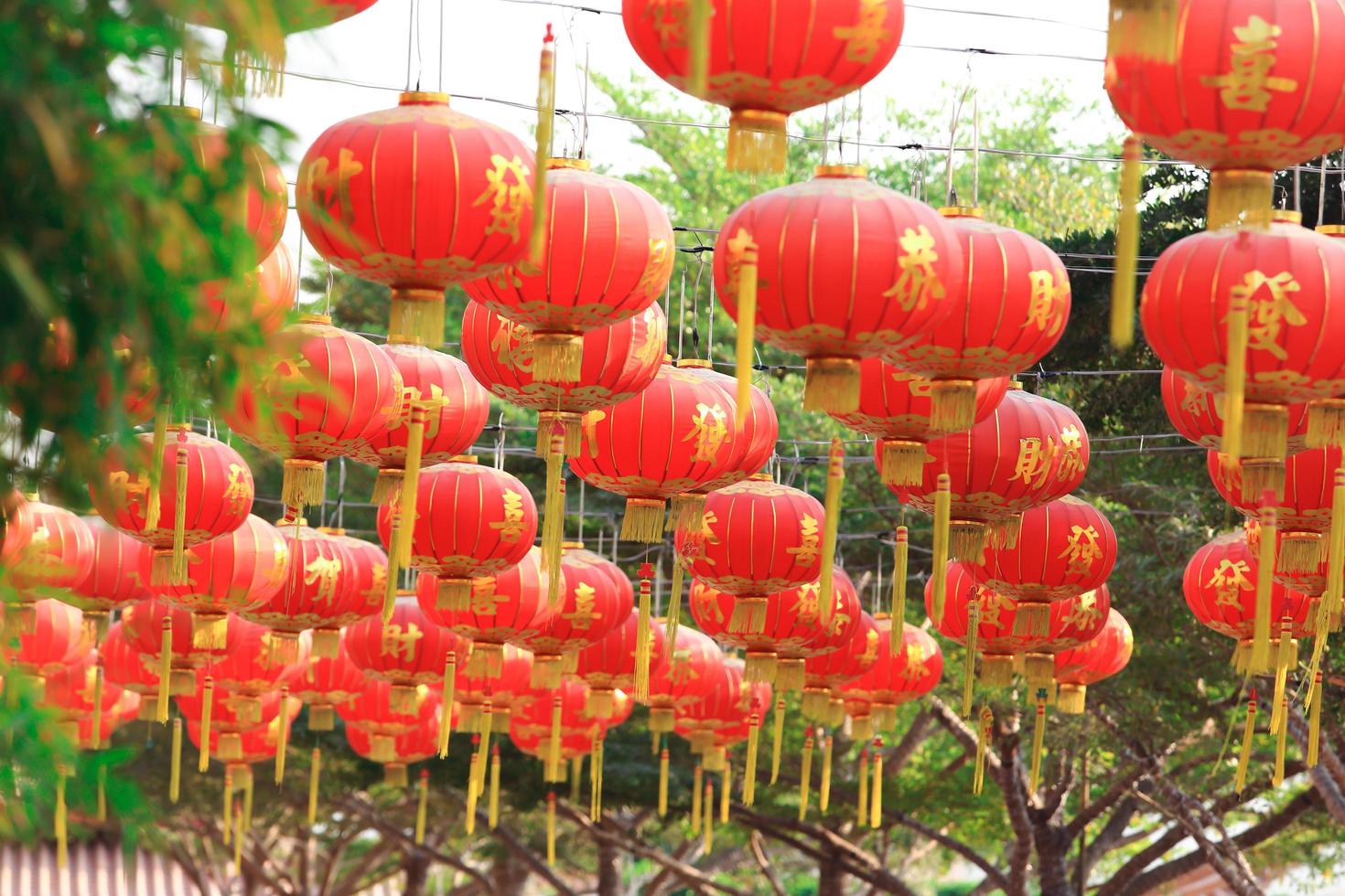 lanterna vermelha no templo chinês foto