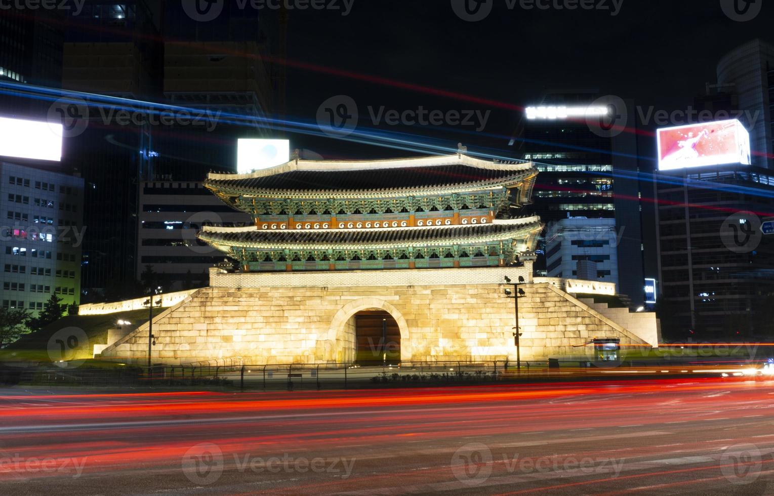 portão sungnyemun o portão principal da fortaleza que cercava seul durante a dinastia joseon foto