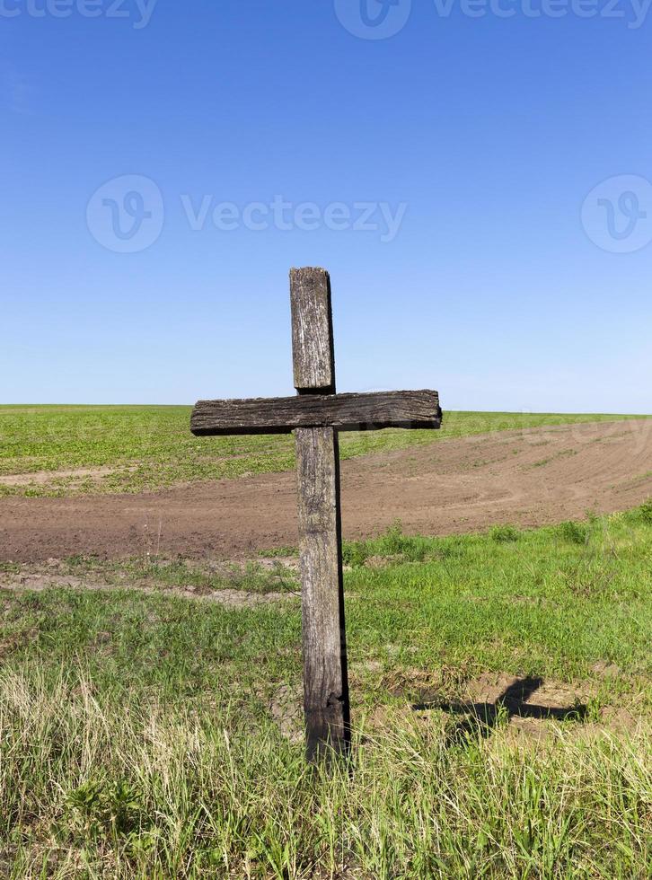 cruz de madeira velha foto