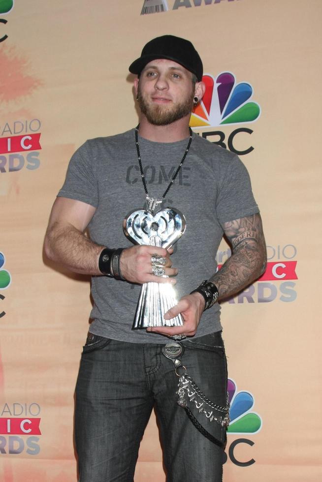 los angeles, 29 de março - brantley gilbert na sala de imprensa do iheartradio music awards de 2015 no auditório do santuário em 29 de março de 2015 em los angeles, ca foto