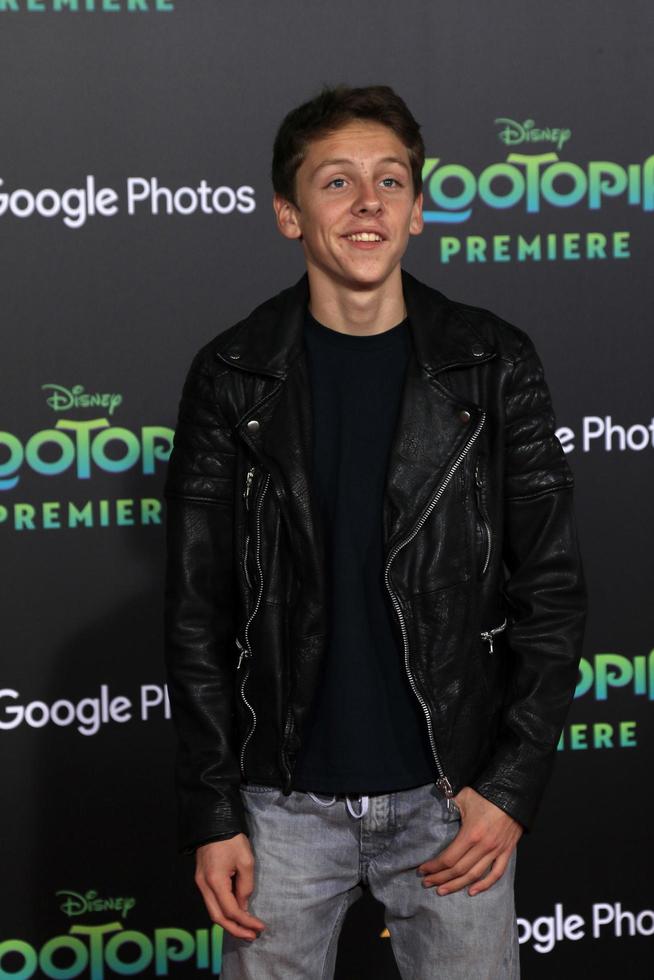 los angeles, 17 de fevereiro - jacob bertrand na estréia de zootopia no teatro el capitan em 17 de fevereiro de 2016 em los angeles, ca foto