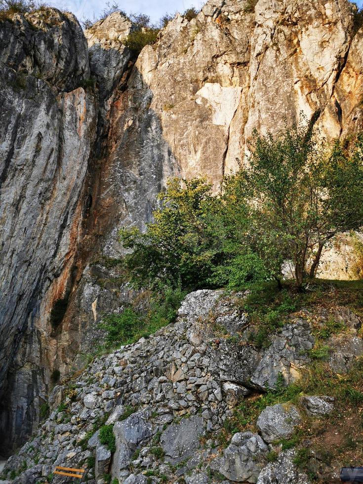 o aggtelek carste e a entrada da caverna foto