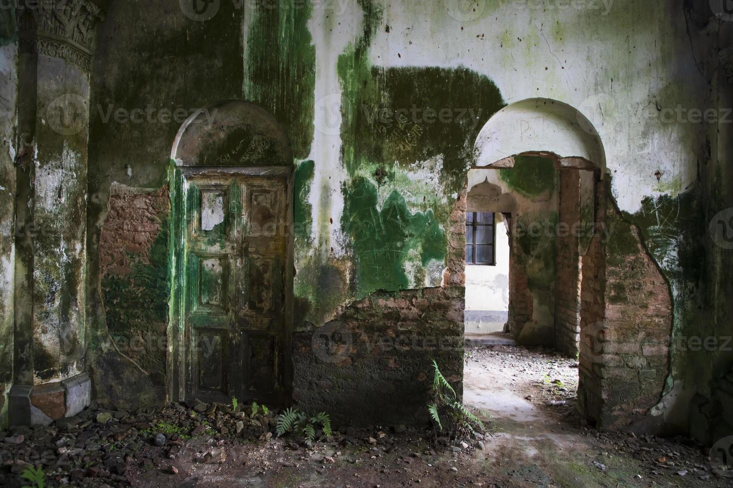 'baisharshi zamindar bari' ou rajendra babur bari é uma casa histórica de zamindar localizada na vila de baisharshi de sadarpur upazila no distrito de faridpur de bangladesh foto