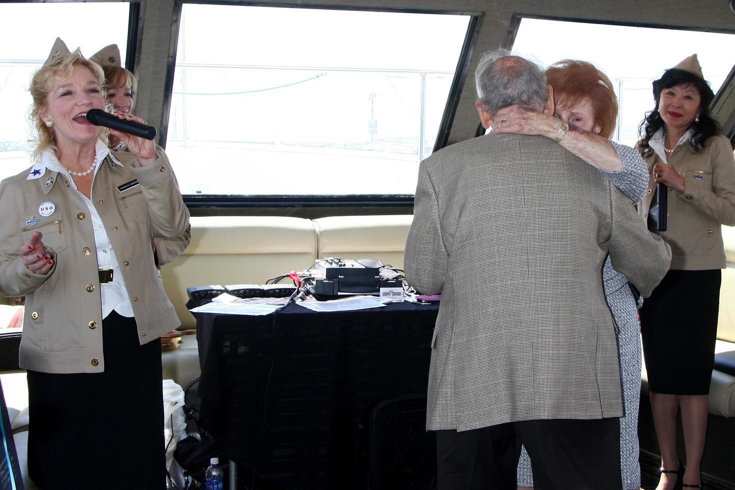 los angeles, 21 de abril - na celebração do 70º aniversário de wolveck no sonho no iate na marina da vila dos pescadores em 21 de abril de 2013 na marina del rey, ca foto