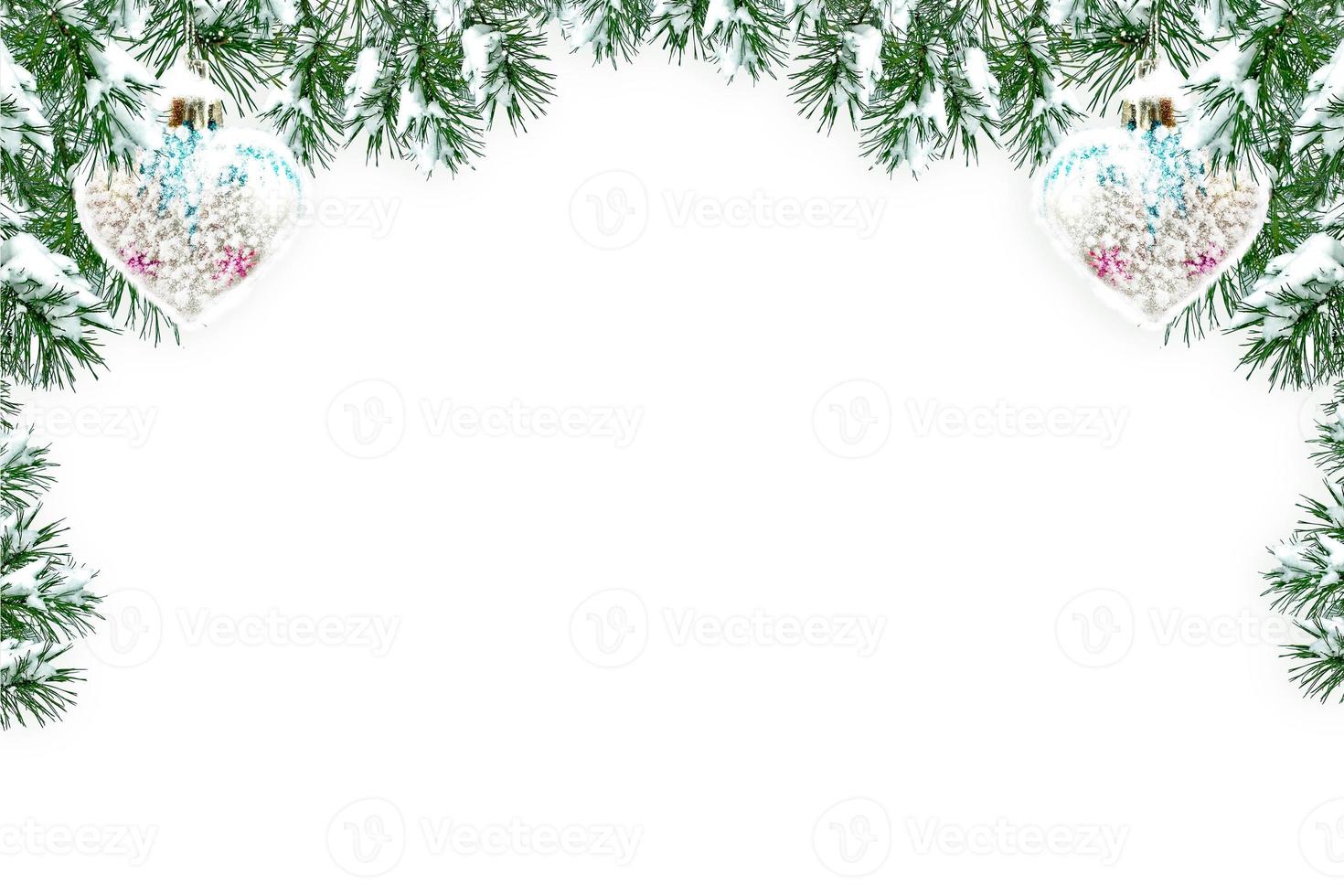 árvore de natal e brinquedos isolados no fundo branco. foto