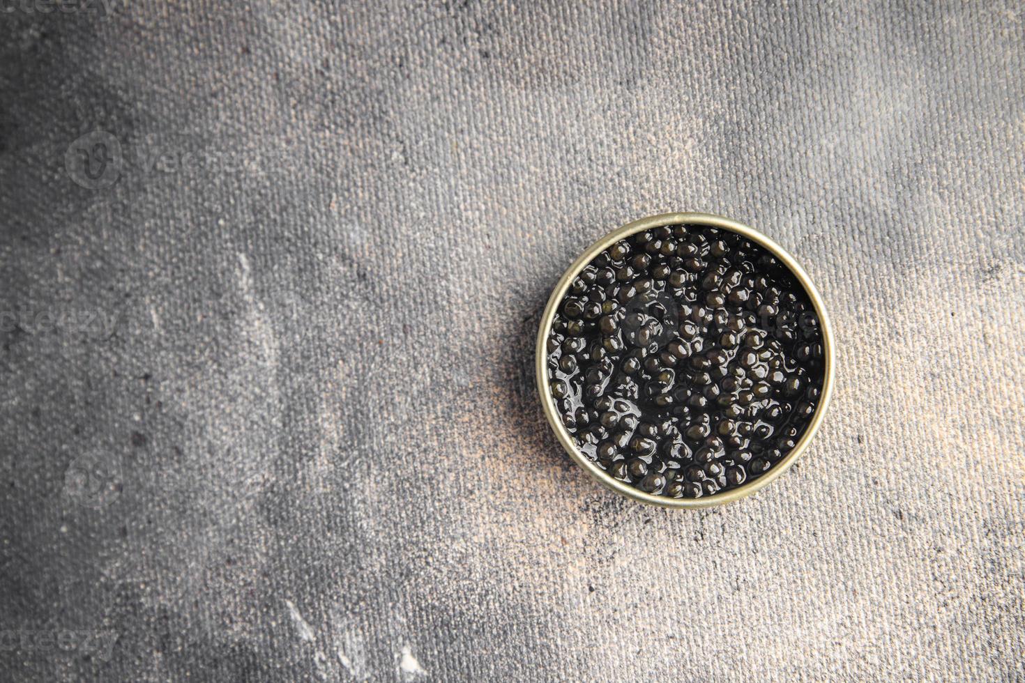 caviar esturjão preto peixe beluga, esturjão estrelado fresco refeição saudável lanche na mesa cópia espaço fundo de comida foto