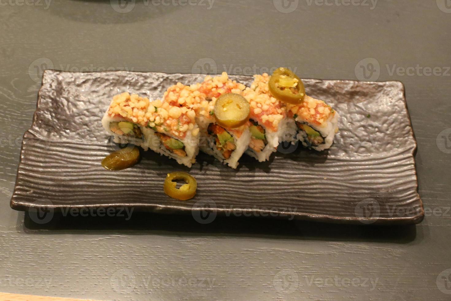 há um lanche na mesa do restaurante, bom apetite a todos foto