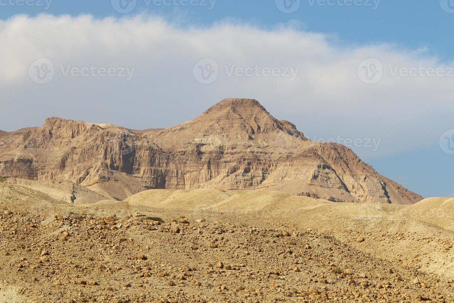 o deserto da Judéia no Oriente Médio, localizado no território de Israel e na margem oeste do rio Jordão. foto