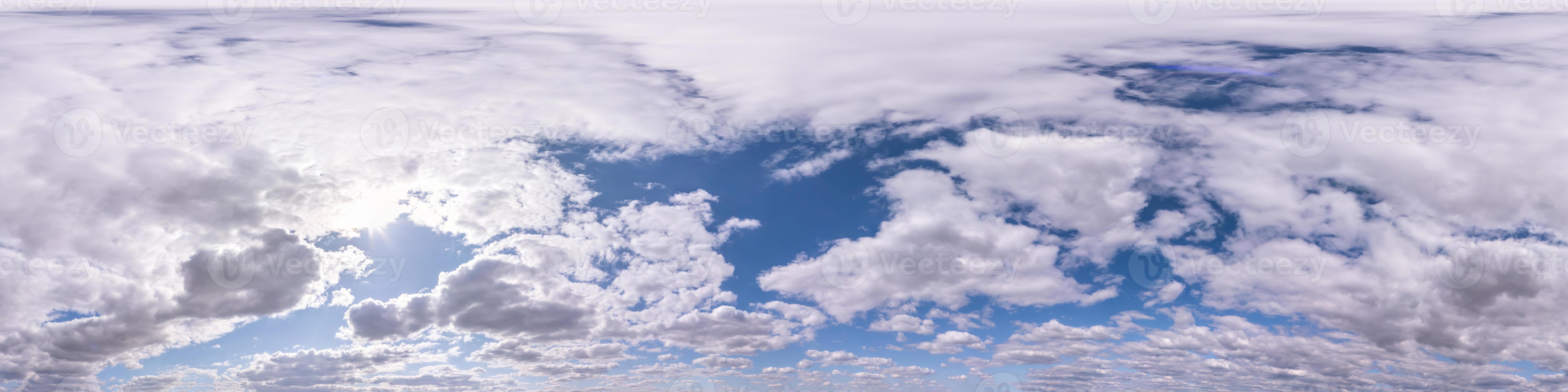 céu azul com nuvens. panorama hdri sem costura visão de ângulo de 360 graus  com zênite