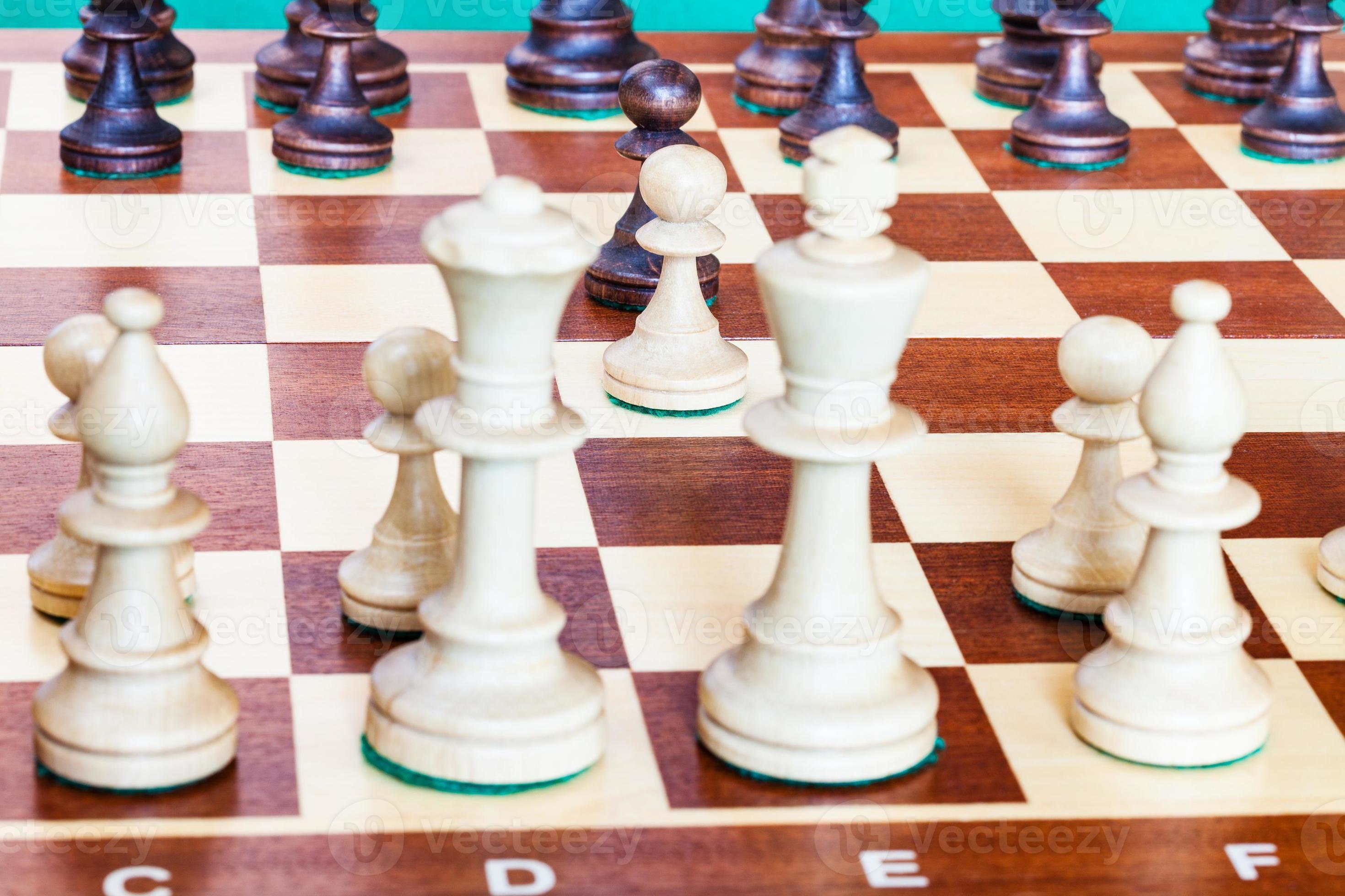 vista do lado branco dos primeiros movimentos do peão de xadrez 10759767  Foto de stock no Vecteezy