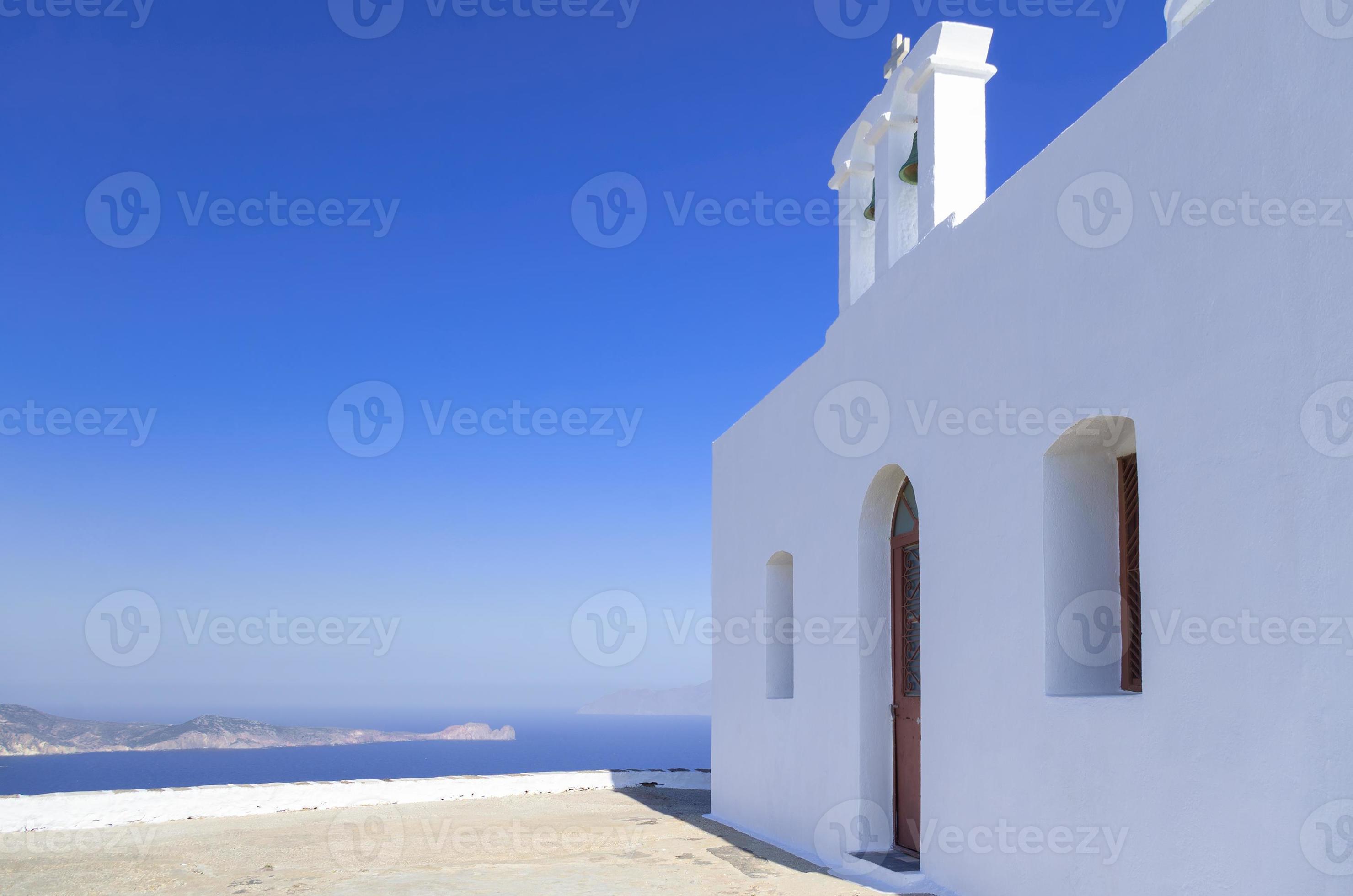 igreja na ilha de milos, cyclades, grécia foto