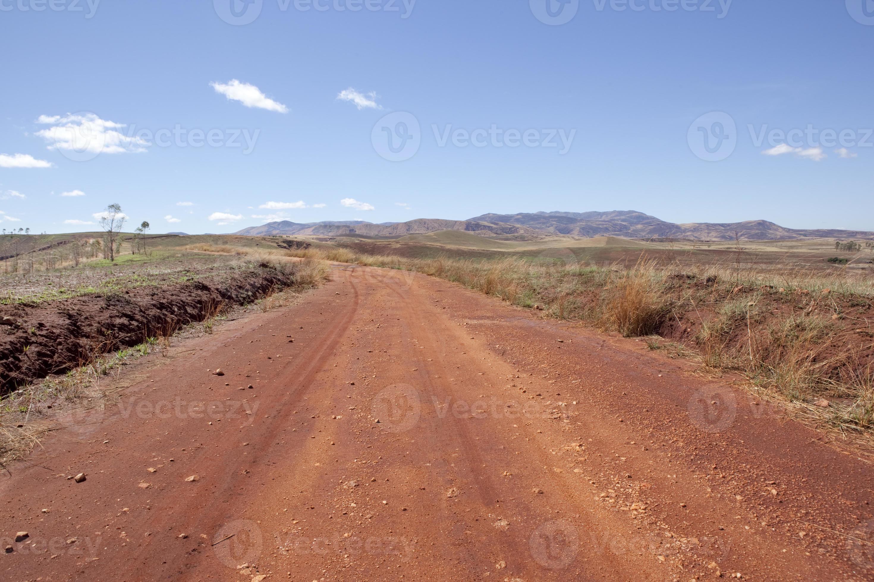 estrada de terra madagascar foto