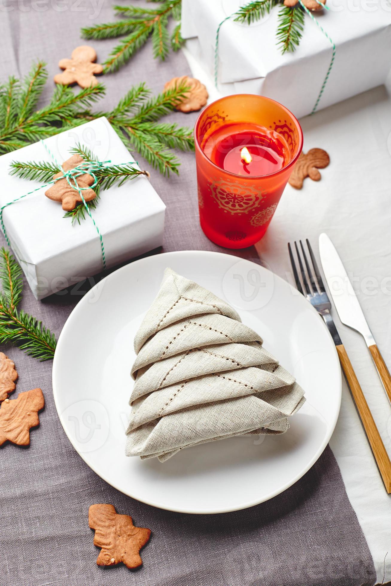 Árvore de natal branca com presentes