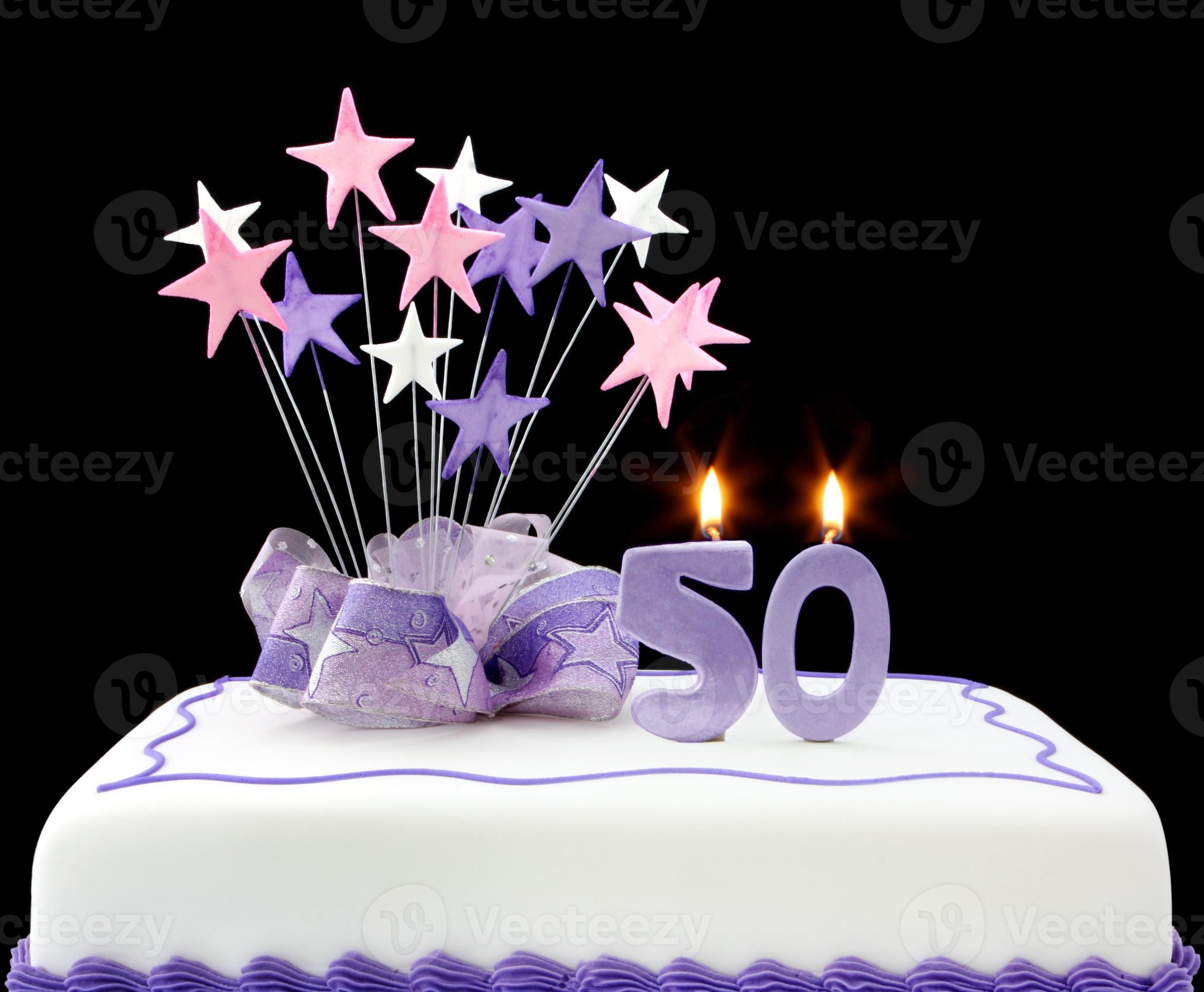 bolo de aniversário de 50 anos roxo e branco 1372209 Foto de stock no  Vecteezy