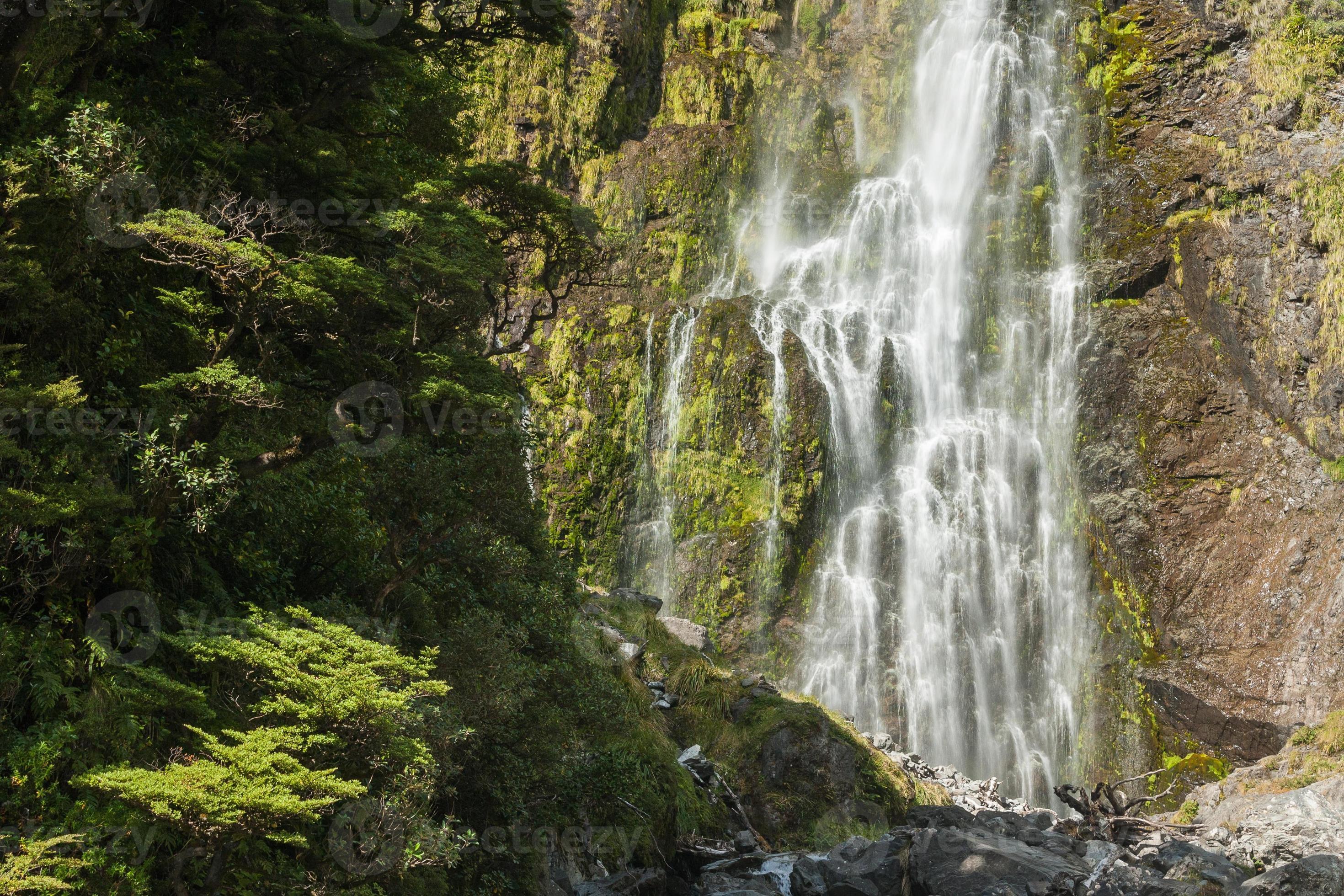 cachoeira no parque nacional arthur's pass foto