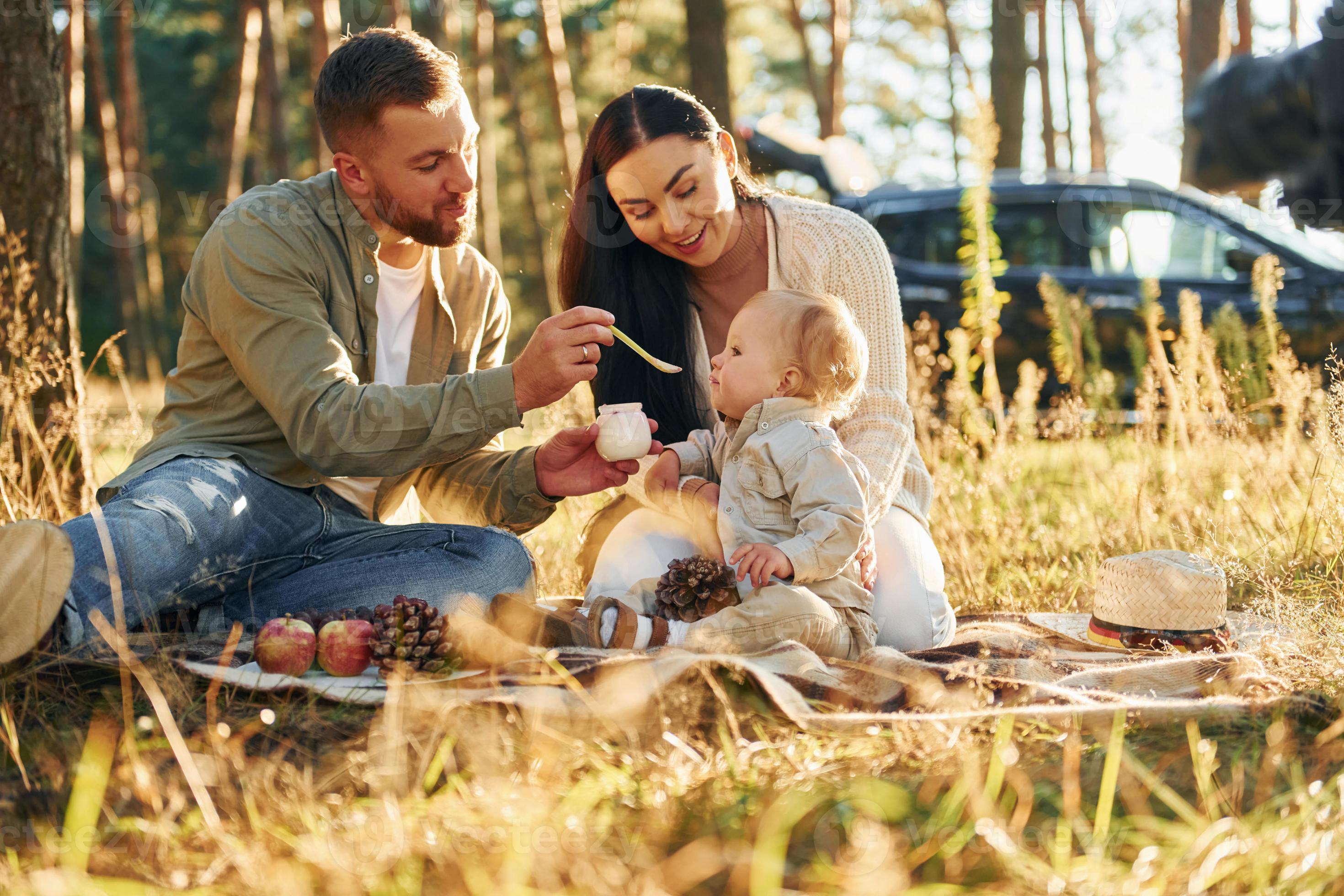 A mãe comendo a filha