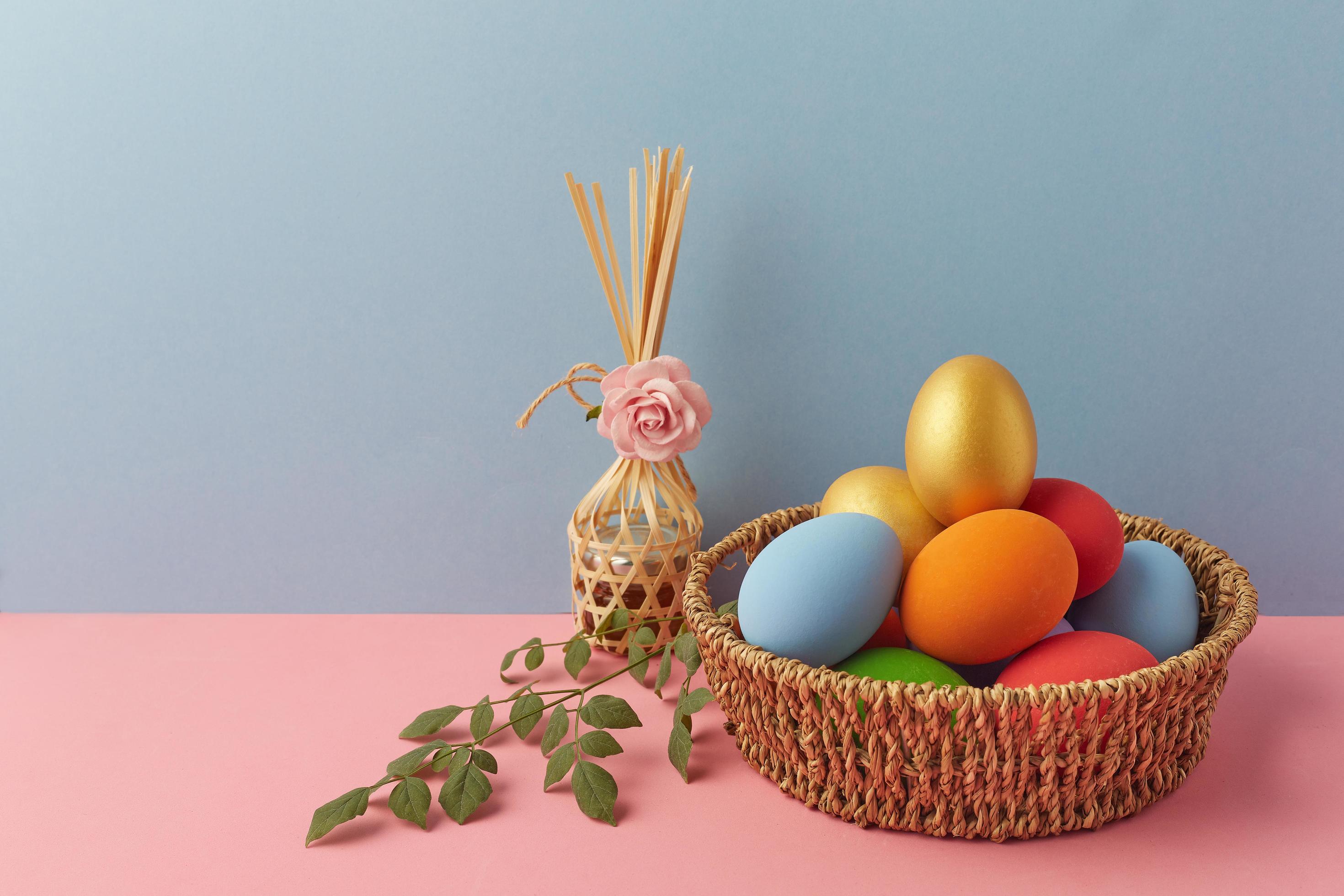 ovos e decoração de páscoa foto