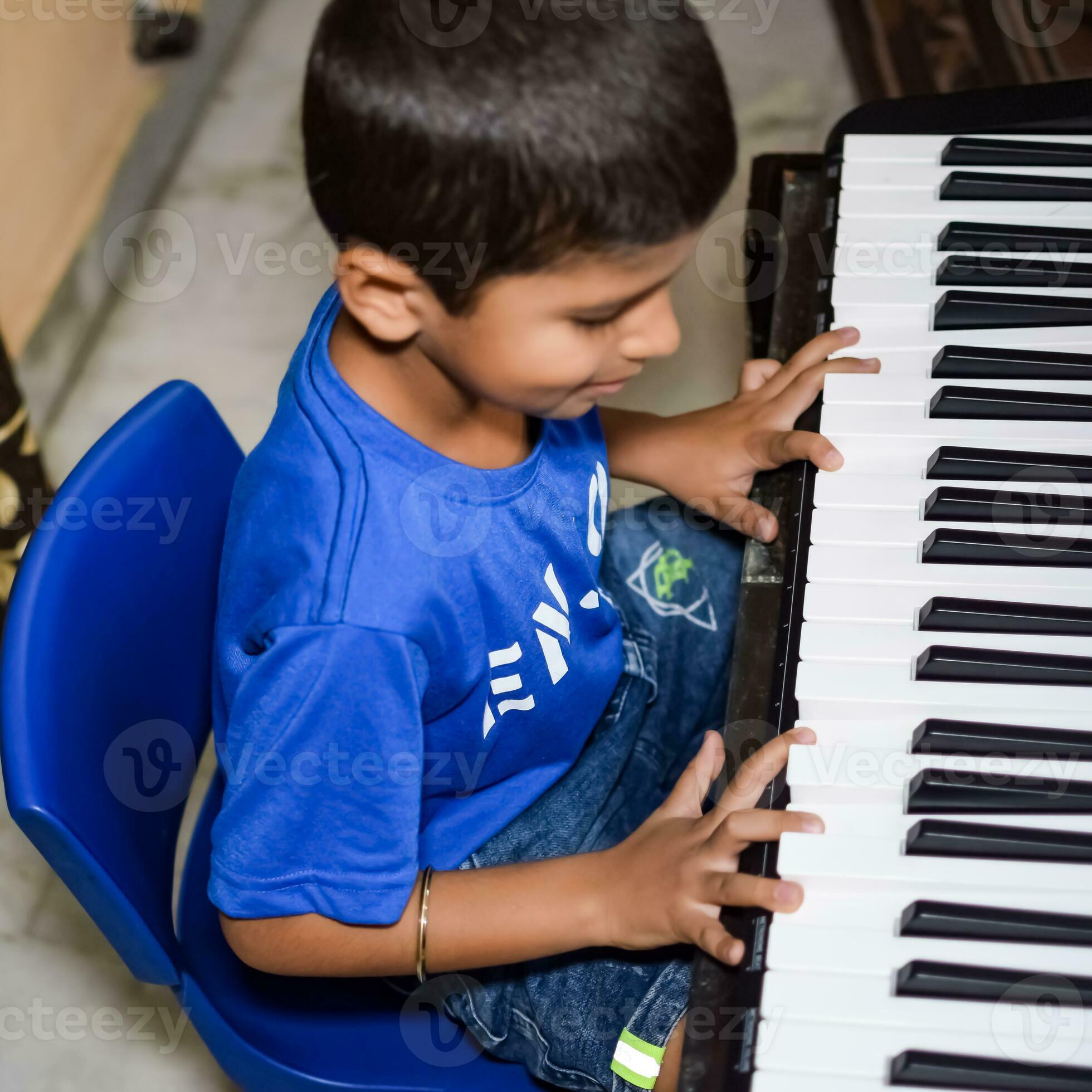 Mãos, de, criança, piano jogo