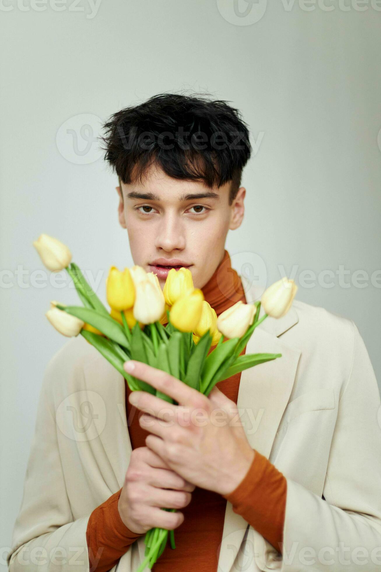 retrato do uma jovem homem ramalhete do flores romance moda encontro  isolado fundo inalterado 25020610 Foto de stock no Vecteezy