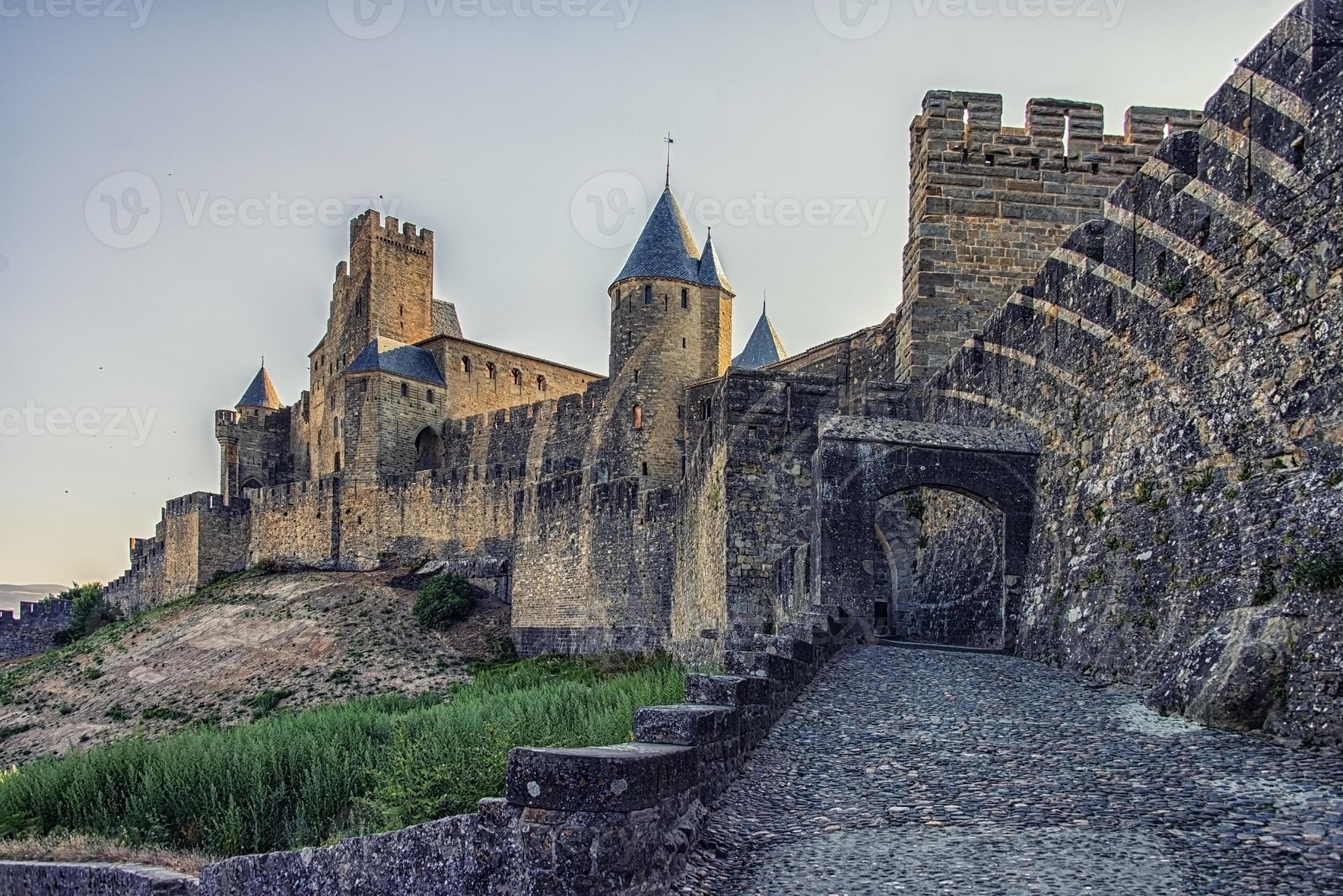 vista da cidade velha medieval de carcassonne, na França foto