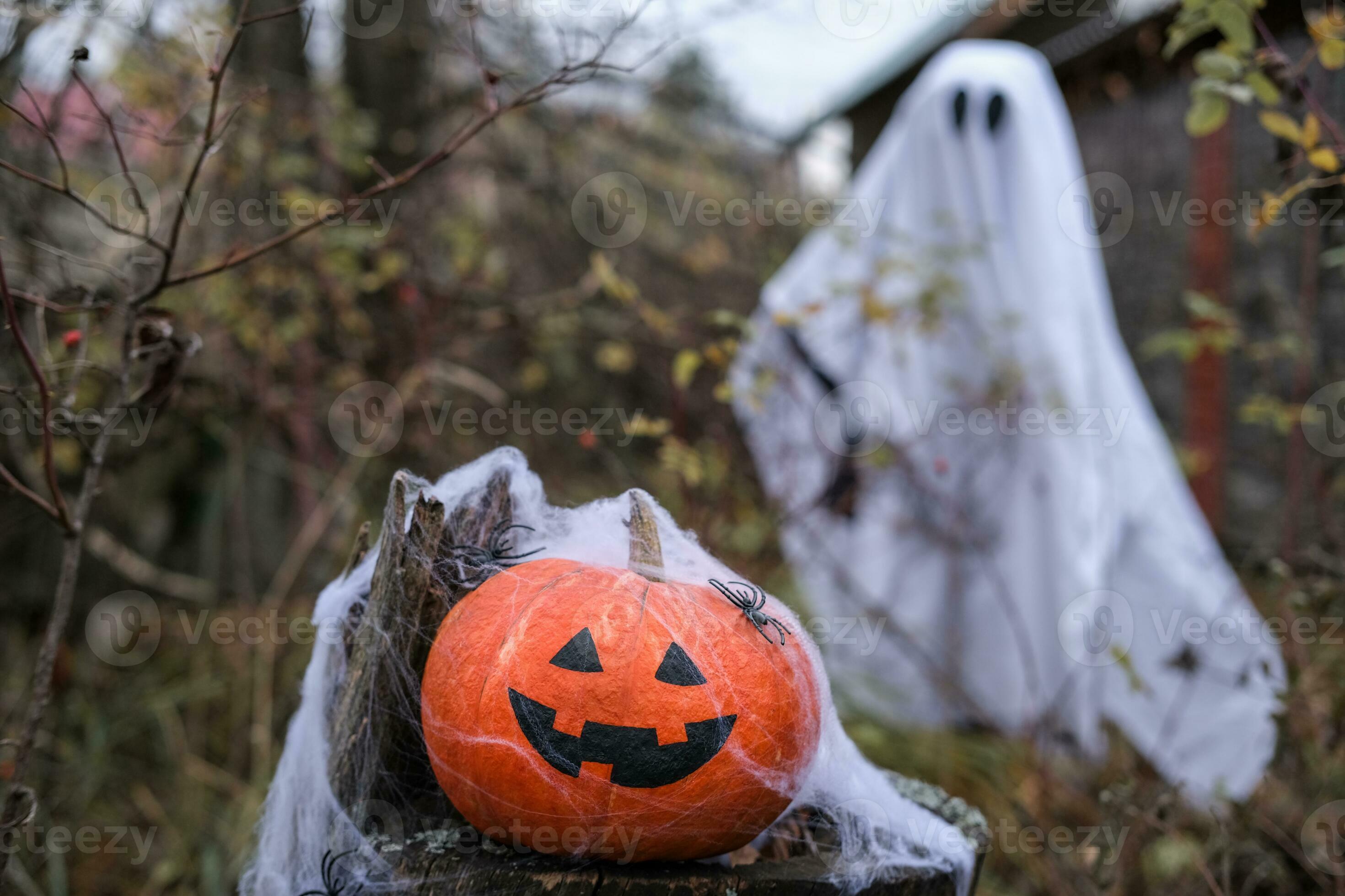 Cinco Jack De Halloween Ou Lanternas Com Olhos E Rostos Assustadores Do Mal  Foto de Stock - Imagem de fantasma, horror: 196394662