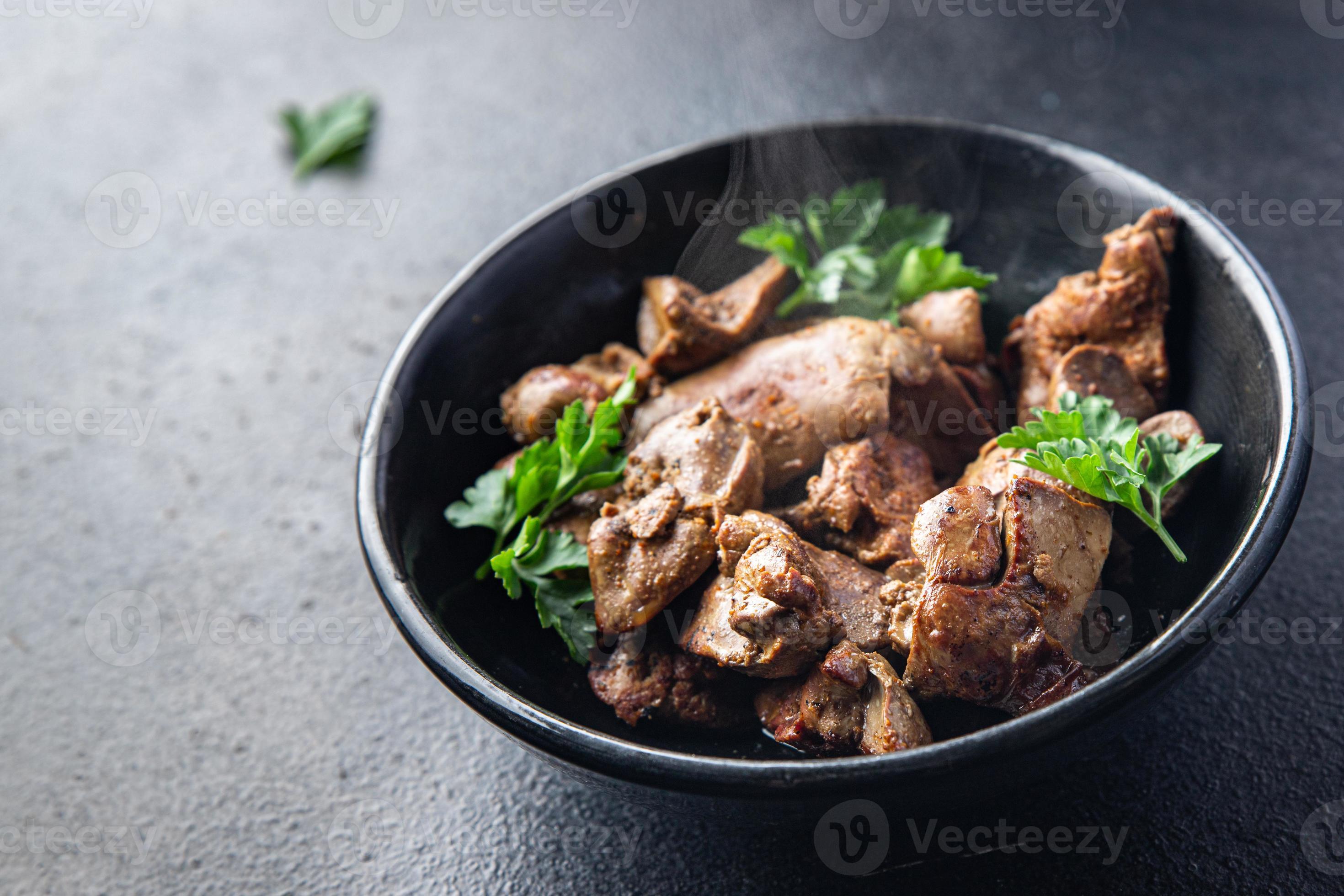 Fígado de frango cozido frito miudezas keto ou dieta paleo 4717730