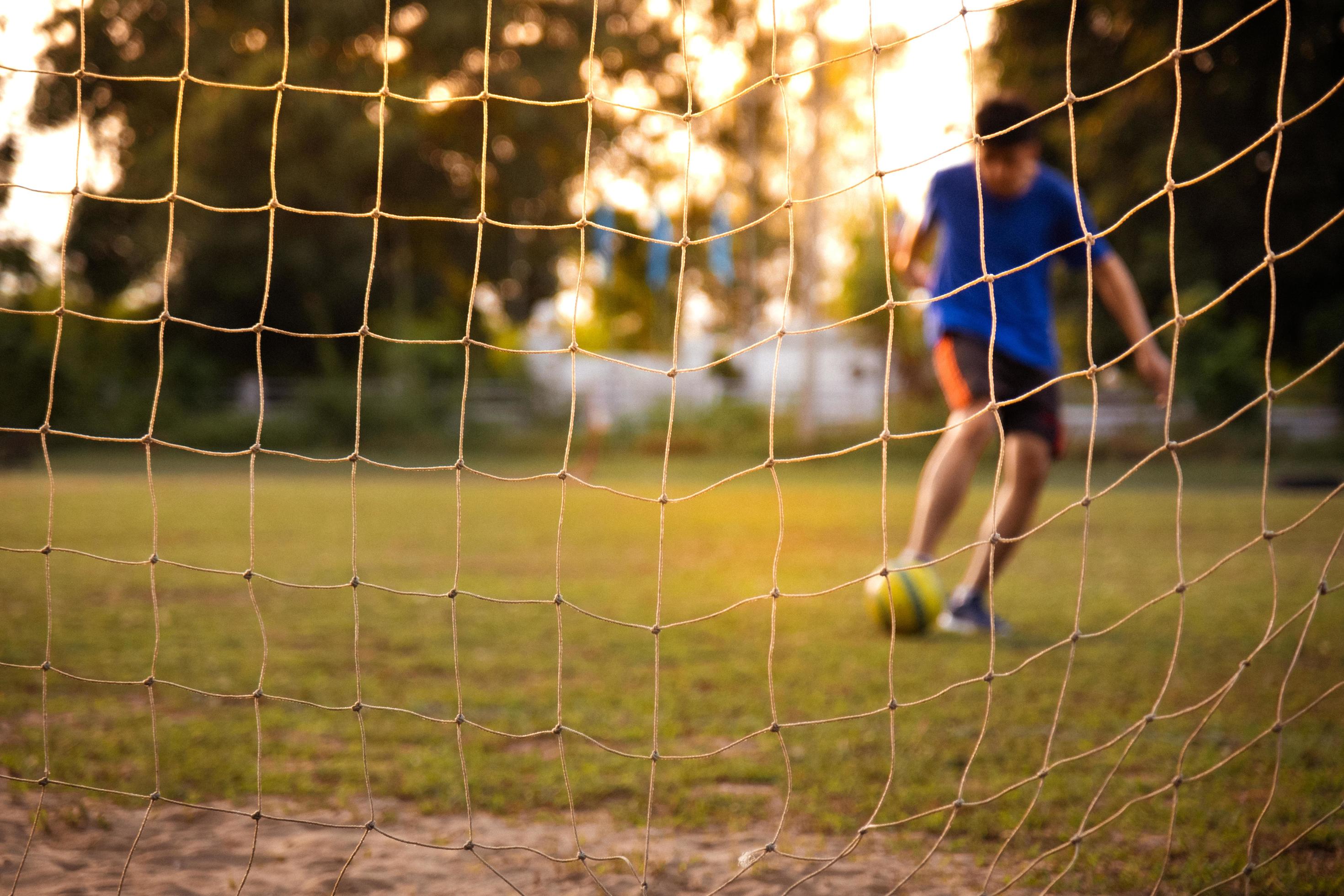 Posto De Futebol No Campo De Treino. Erva Desgastada Num Ponto De Guarda.  Fundo Do Tema Do Futebol Foto de Stock - Imagem de mola, futebol: 218400436