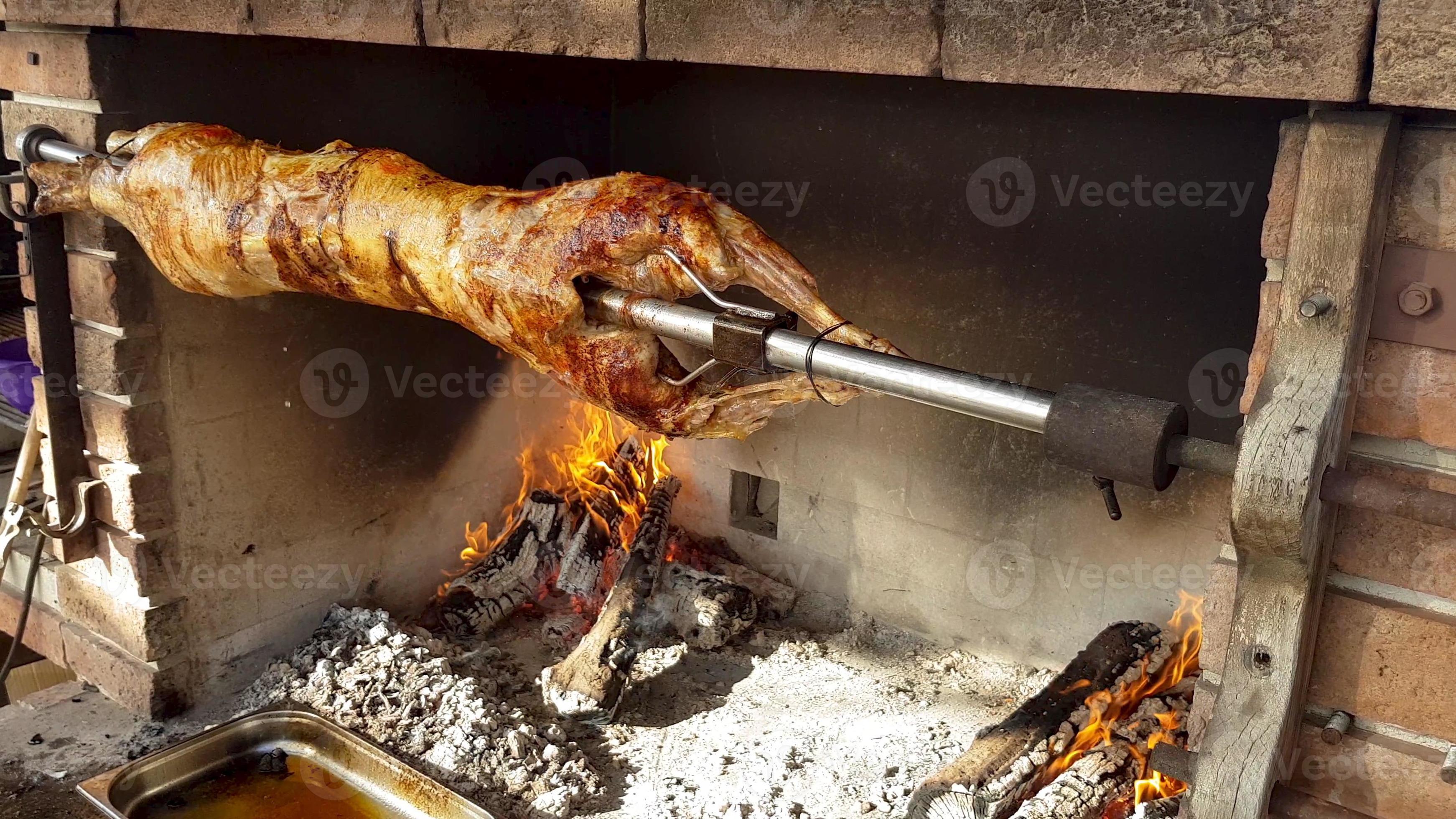 No Espeto Posto De Conserva Do No Espeto Da Carne Ou Da Carne Do BBQ Na  Grade Quente Foto de Stock - Imagem de aromatizado, carro: 52601914