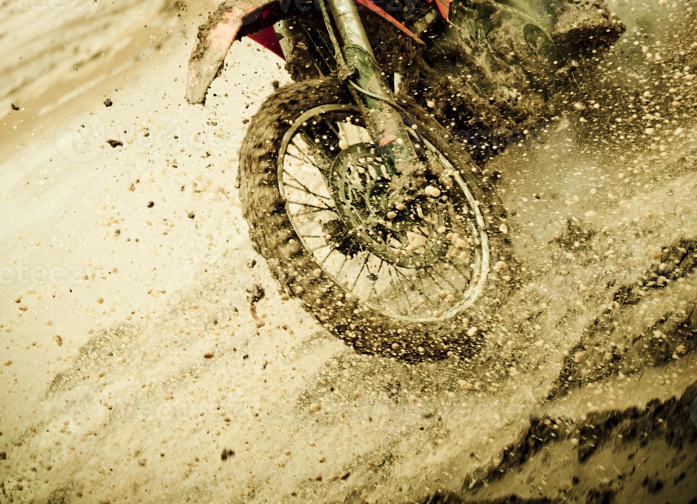 detalhe de motocross de salpicos de lama foto