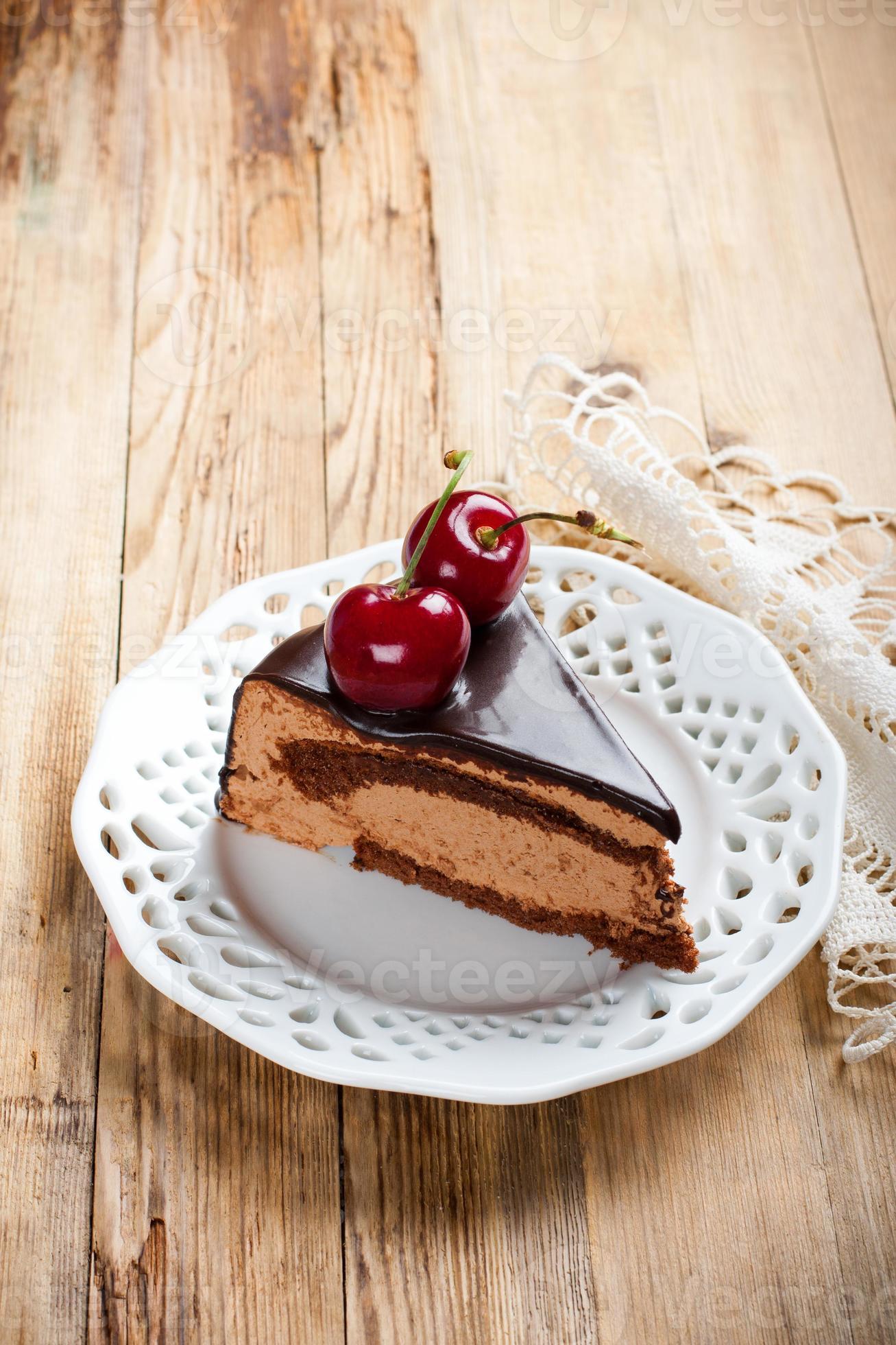 fatia de bolo delicioso de mousse de chocolate foto