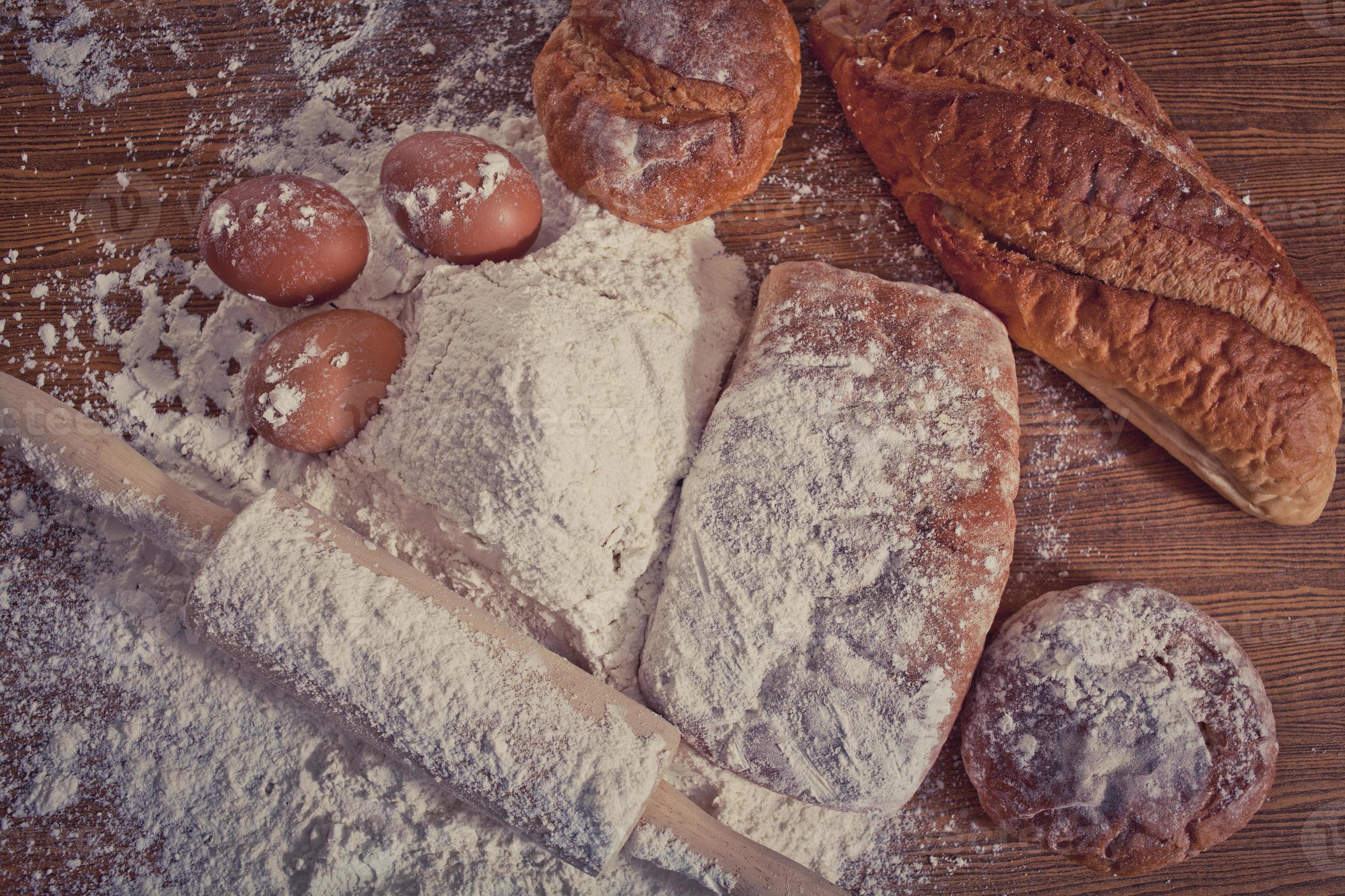 farinha e pão foto