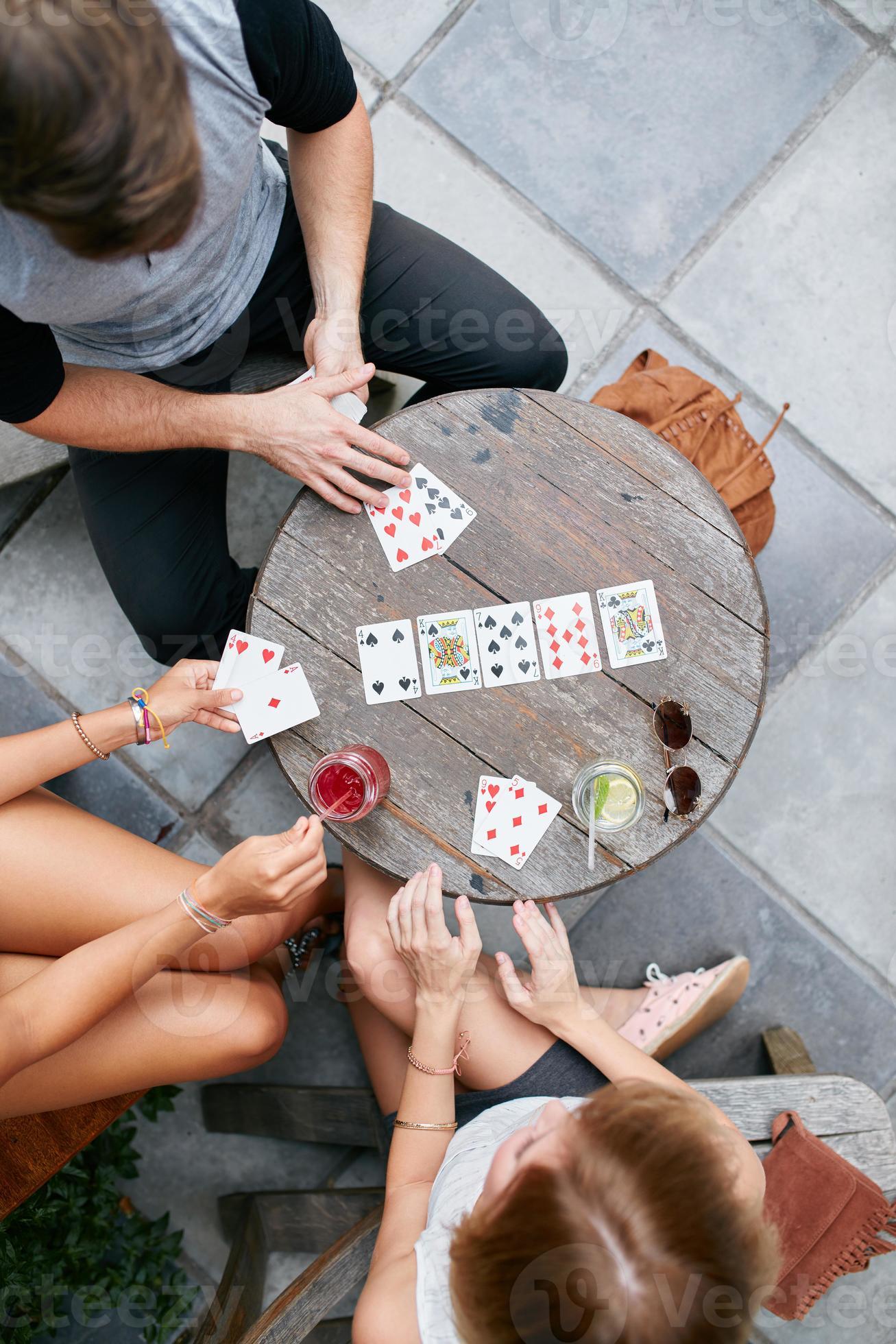 Jogo de cartas com amigos