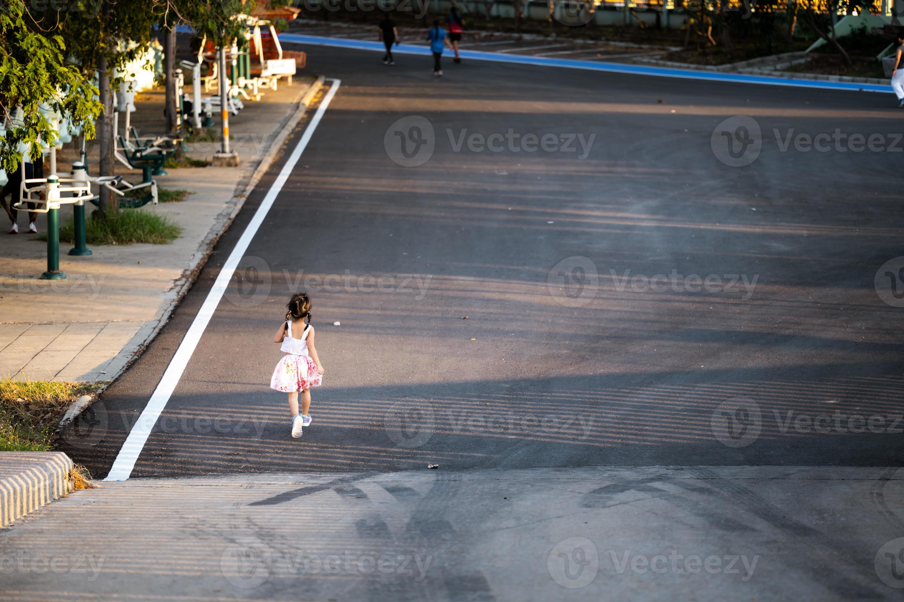 Foto de Tiro De Vista Traseira Da Linda Menina Jogador