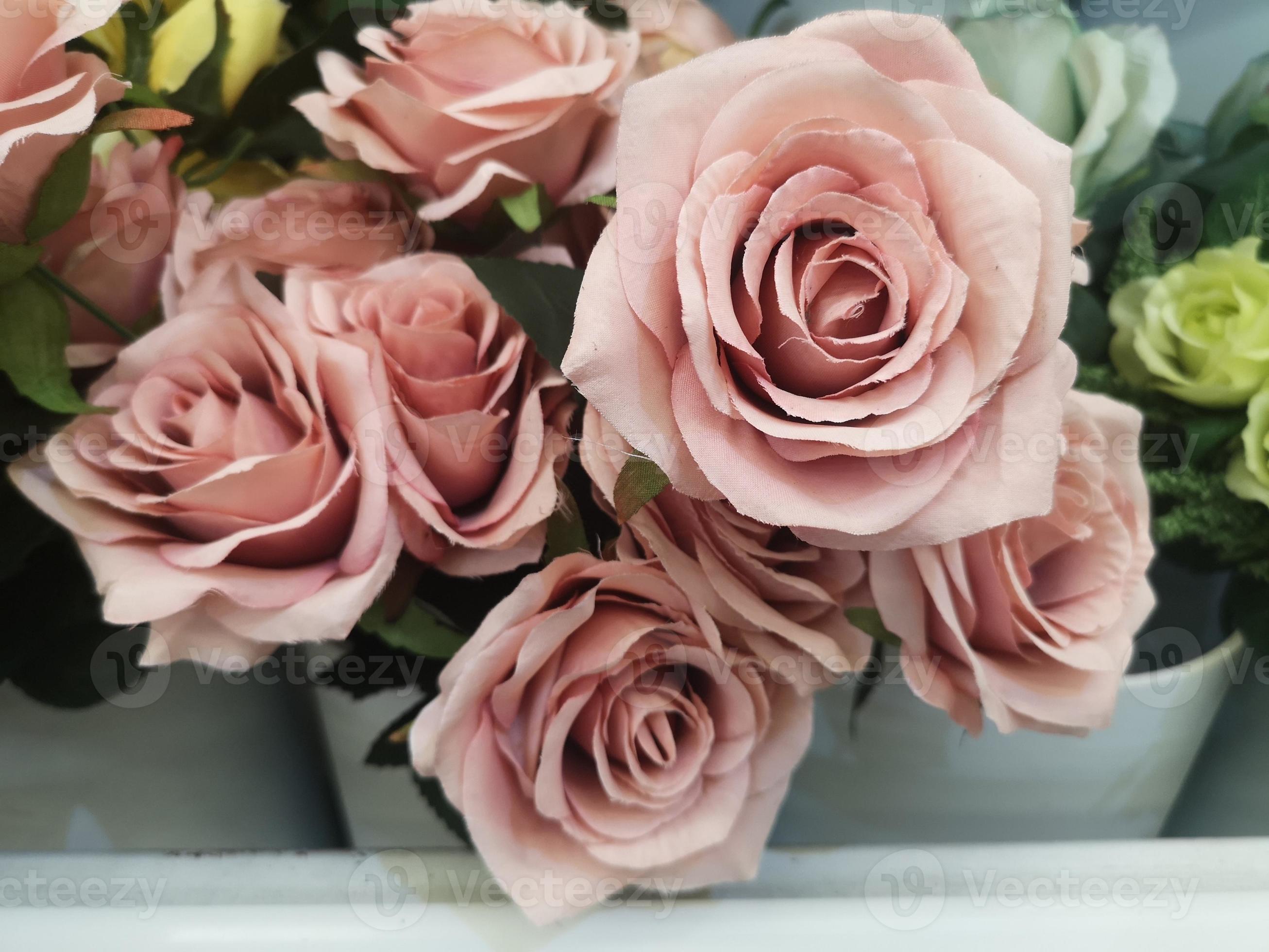 cor de rosa antiga rosa buquê artificial artesanal flores decoração fundo  ornamental em cor de tom clássico vintage para cartão de saudação, feito de  tecido e plástico, dia dos namorados, símbolo de