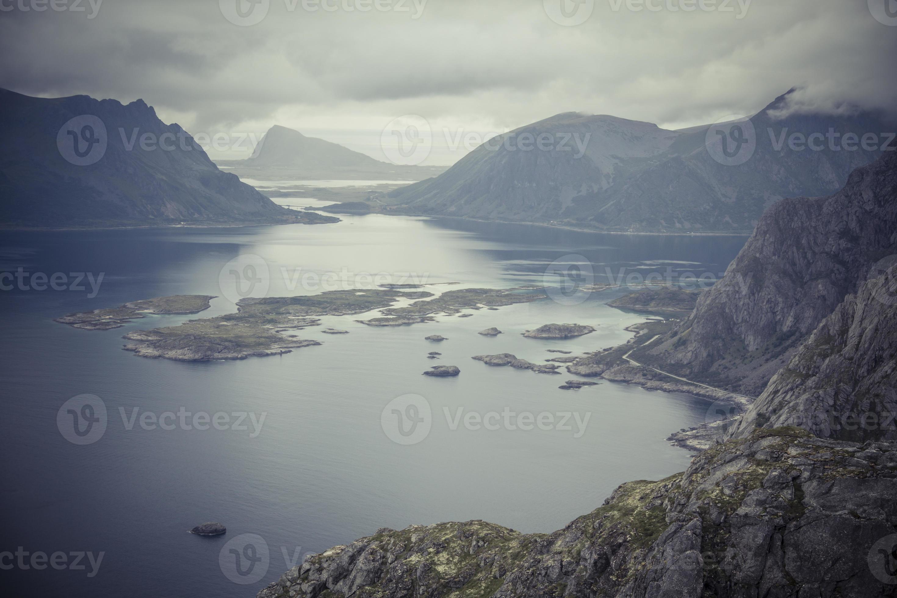 grupo de ilhas lofoten noruega vista para o mar 15 foto
